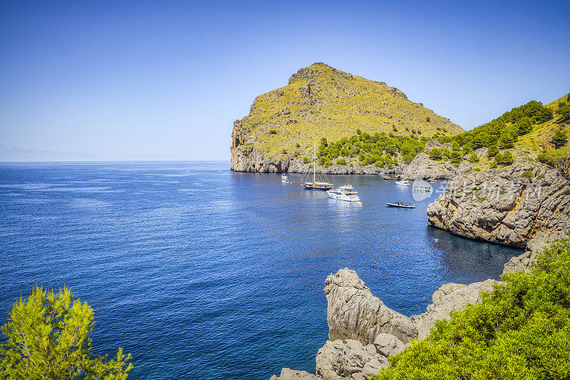 Cala de Sa Calobra，位于西班牙马略卡岛巴利阿里岛附近的Torrent de Pareis海湾